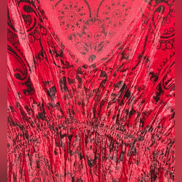 Red & Black V-Neck Velvet Babydoll Top, Large, Sequin Bottom, 3/4 Sleeves - Picture 5 of 7